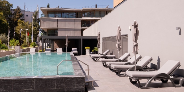 Hotel Vila Galé Ópera opens new outdoor pool overlooking the Tagus River
